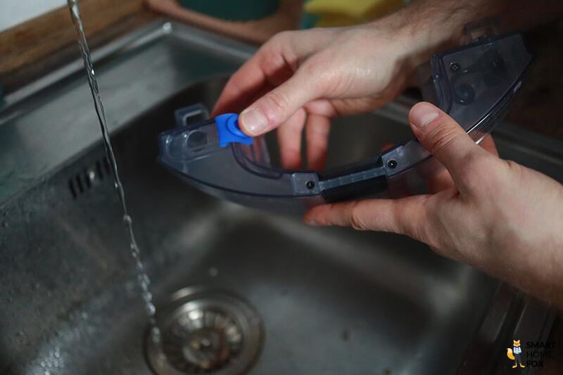 Резервуар для воды в Yeedi Vac заполняется водой